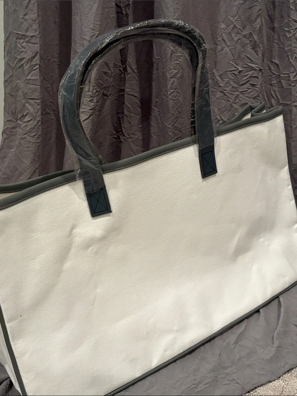 “On Holiday” Canvas Tote Bag - White with Black Trim NWT